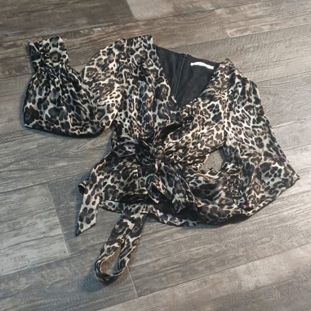 Women's Essue Leopard S Satin Cropped Top